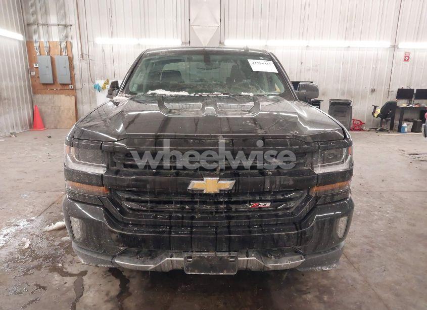 Photo 13 of 2018 Chevrolet Silverado 1500 2LT (VIN 3GCUKREC5JG604708)