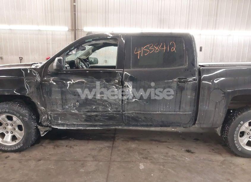 Photo 15 of 2018 Chevrolet Silverado 1500 2LT (VIN 3GCUKREC5JG604708)