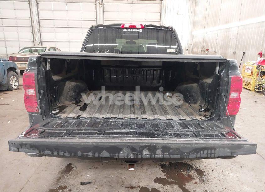 Photo 17 of 2018 Chevrolet Silverado 1500 2LT (VIN 3GCUKREC5JG604708)