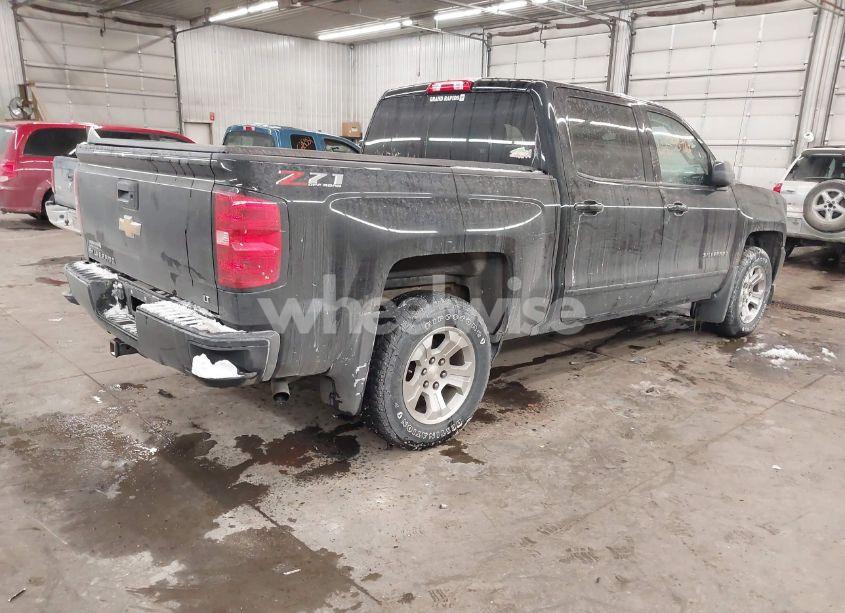 Photo 4 of 2018 Chevrolet Silverado 1500 2LT (VIN 3GCUKREC5JG604708)