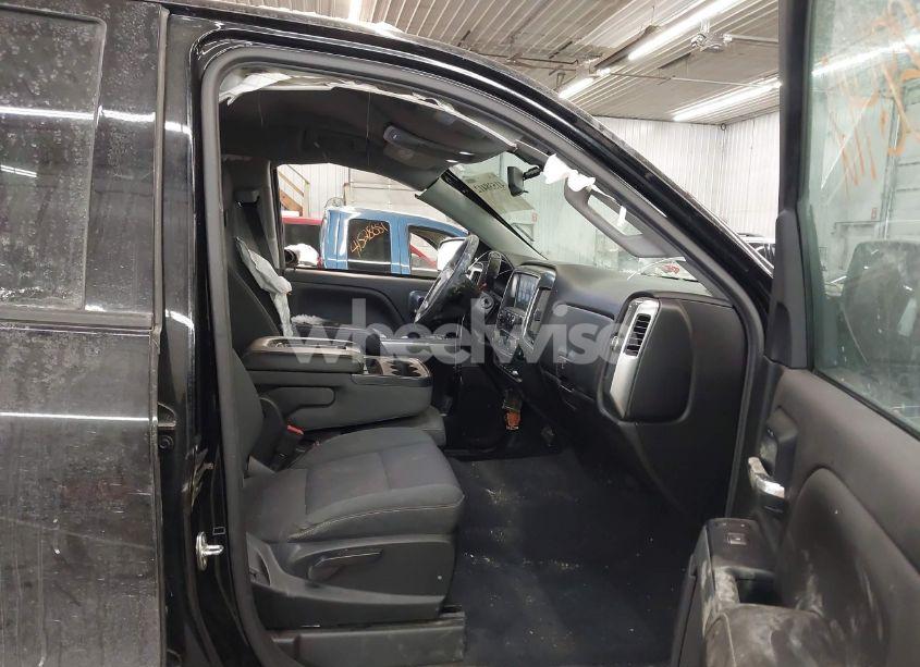 Photo 5 of 2018 Chevrolet Silverado 1500 2LT (VIN 3GCUKREC5JG604708)