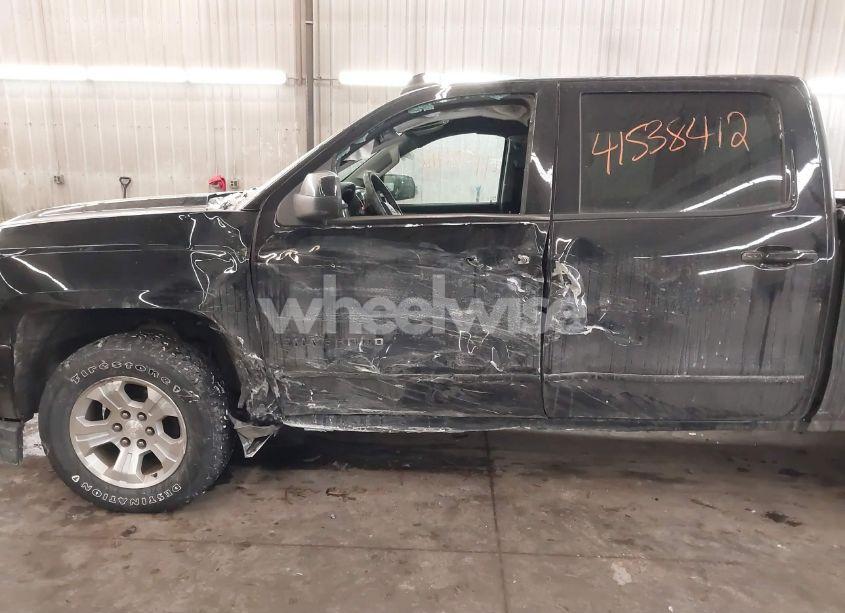 Photo 6 of 2018 Chevrolet Silverado 1500 2LT (VIN 3GCUKREC5JG604708)