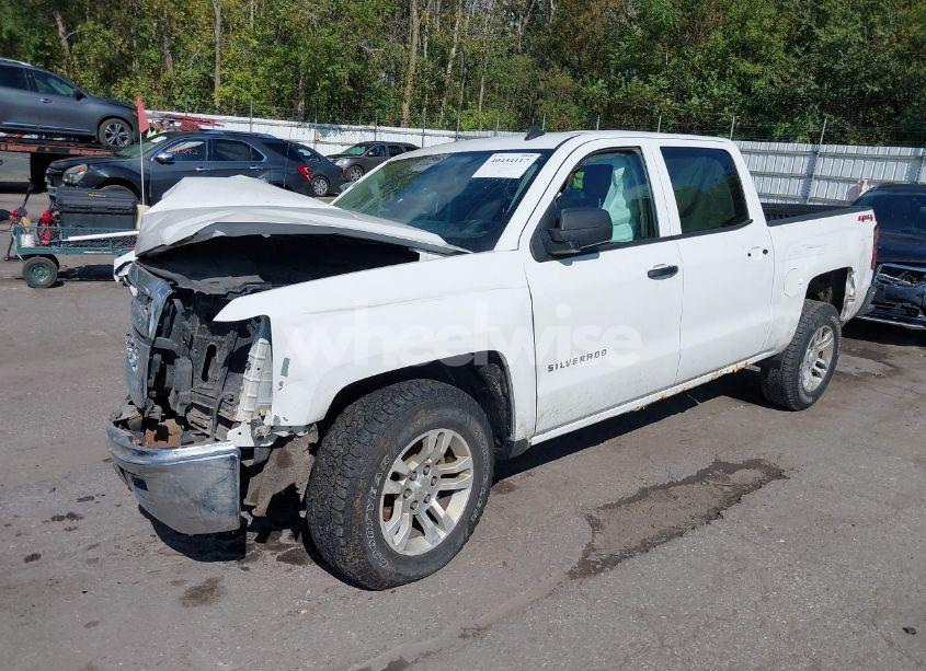Photo 2 of 2014 Chevrolet Silverado 1500 1LT (VIN 3GCUKREC6EG181031)