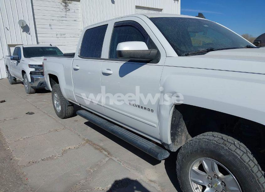 Photo 6 of 2015 Chevrolet Silverado 1500 1LT (VIN 3GCUKREC6FG204938)