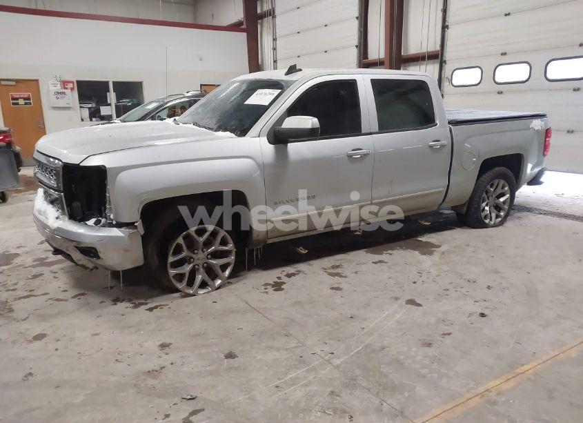 Photo 2 of 2015 Chevrolet Silverado 1500 1LT (VIN 3GCUKREC6FG303470)