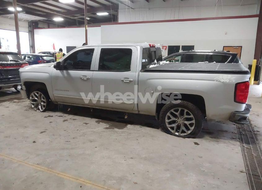 Photo 3 of 2015 Chevrolet Silverado 1500 1LT (VIN 3GCUKREC6FG303470)