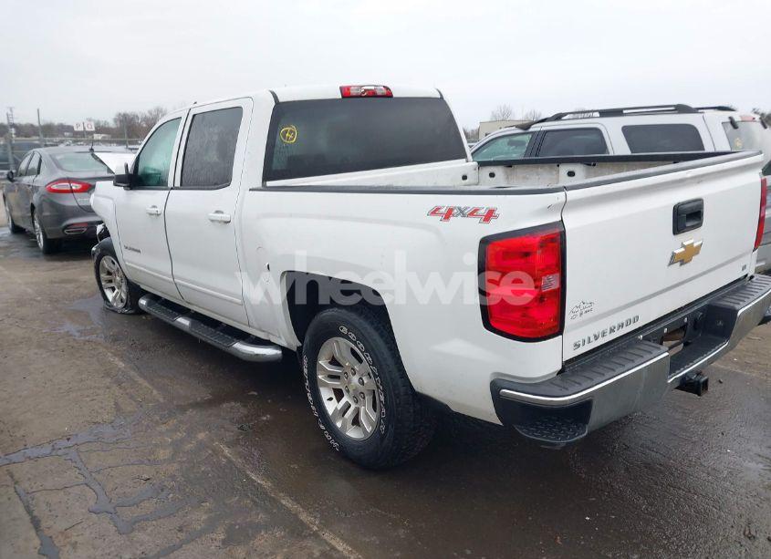 Photo 3 of 2015 Chevrolet Silverado 1500 1LT (VIN 3GCUKREC6FG323590)