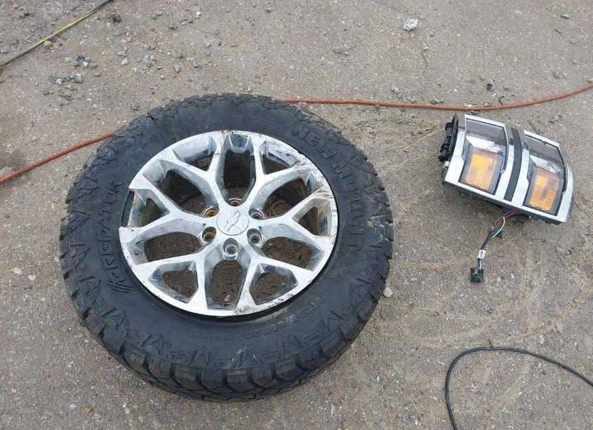 Photo 12 of 2015 Chevrolet Silverado 1500 2LT (VIN 3GCUKREC6FG422555)