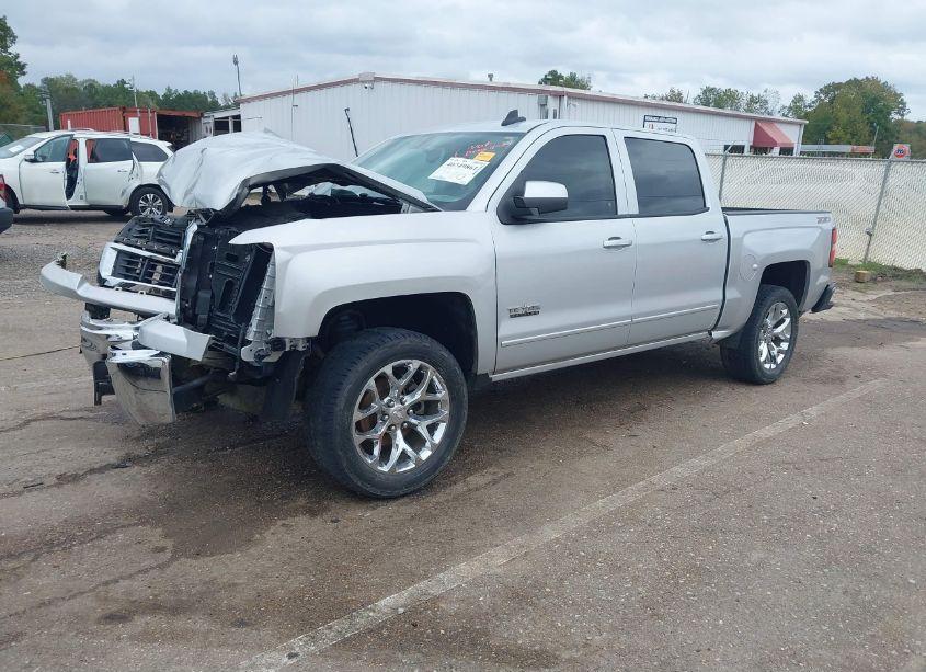 Photo 2 of 2015 Chevrolet Silverado 1500 2LT (VIN 3GCUKREC6FG422555)