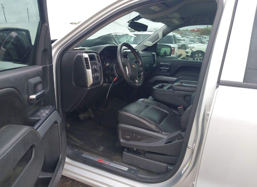 Photo 5 of 2015 Chevrolet Silverado 1500 2LT (VIN 3GCUKREC6FG422555)