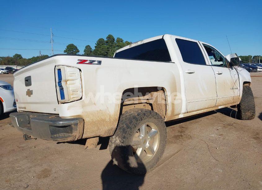Photo 4 of 2015 Chevrolet Silverado 1500 2LT (VIN 3GCUKREC6FG453370)