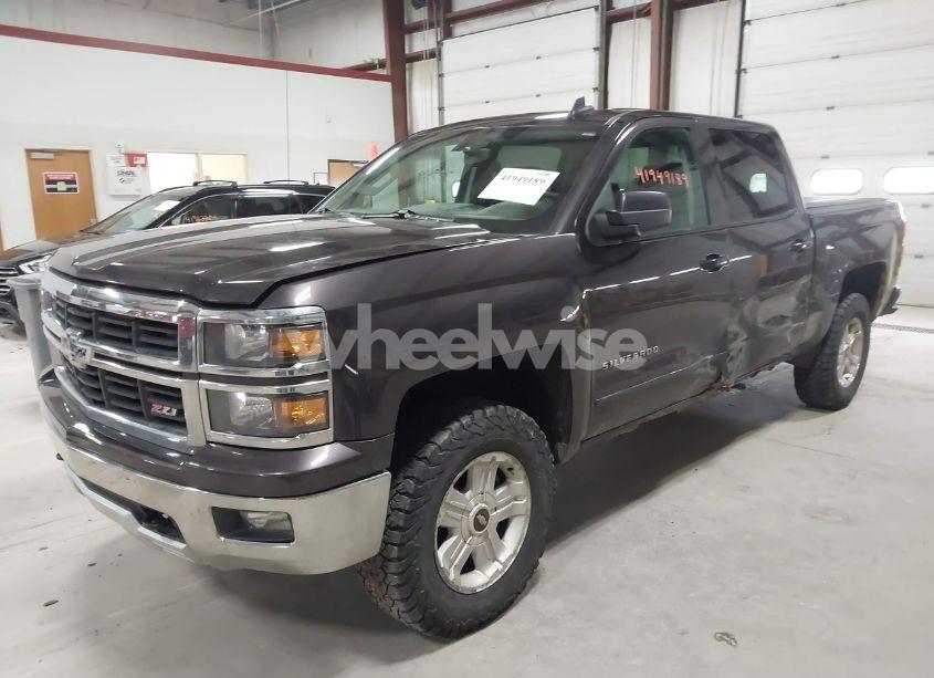 Photo 2 of 2015 Chevrolet Silverado 1500 2LT (VIN 3GCUKREC6FG460464)