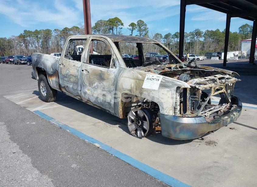 2016 Chevrolet Silverado K1500 LT (VIN 3GCUKREC6GG258788) main photo