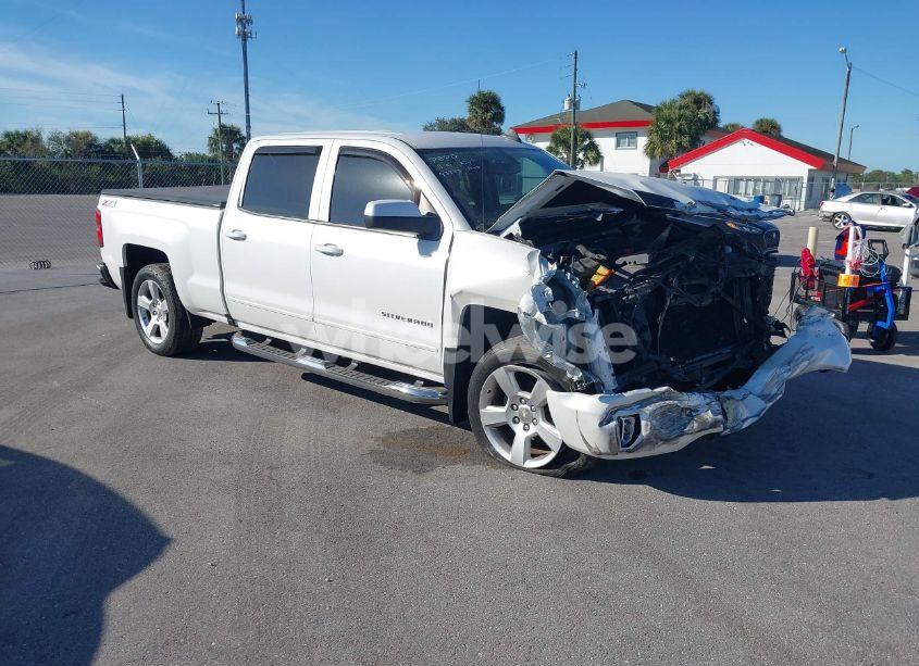 2017 Chevrolet Silverado 1500 2LT (VIN 3GCUKREC6HG155517) main photo