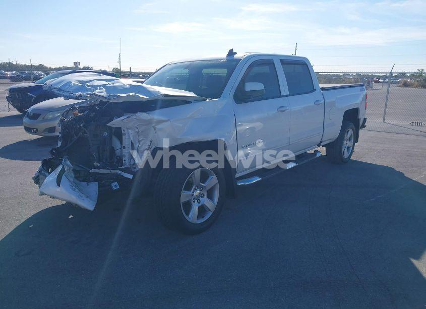 Photo 2 of 2017 Chevrolet Silverado 1500 2LT (VIN 3GCUKREC6HG155517)