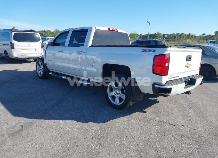 Photo 3 of 2017 Chevrolet Silverado 1500 2LT (VIN 3GCUKREC6HG155517)