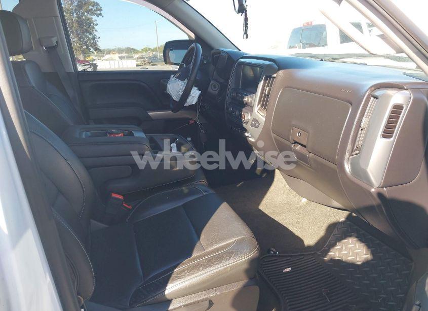 Photo 5 of 2017 Chevrolet Silverado 1500 2LT (VIN 3GCUKREC6HG155517)