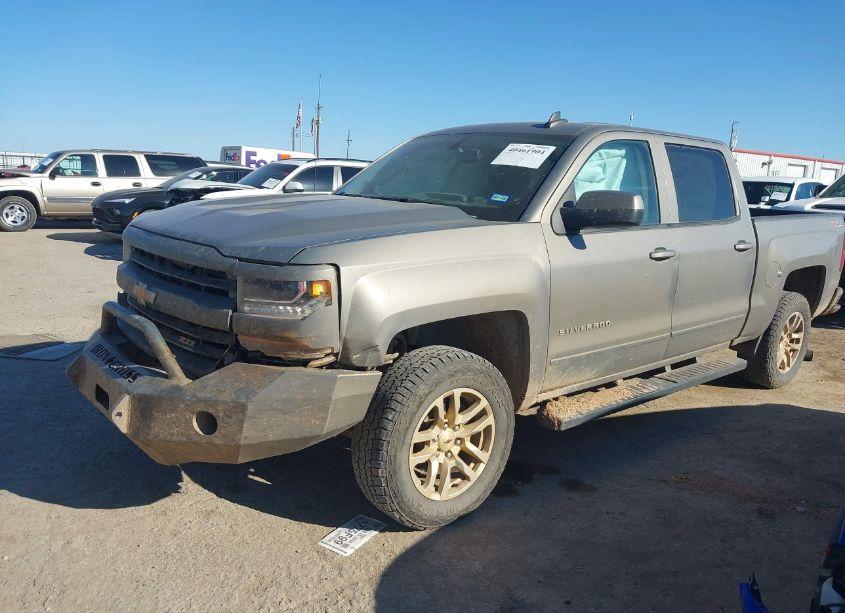 Photo 2 of 2017 Chevrolet Silverado 1500 2LT (VIN 3GCUKREC6HG232600)