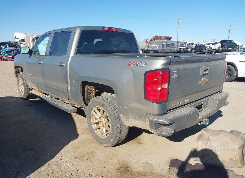 Photo 3 of 2017 Chevrolet Silverado 1500 2LT (VIN 3GCUKREC6HG232600)