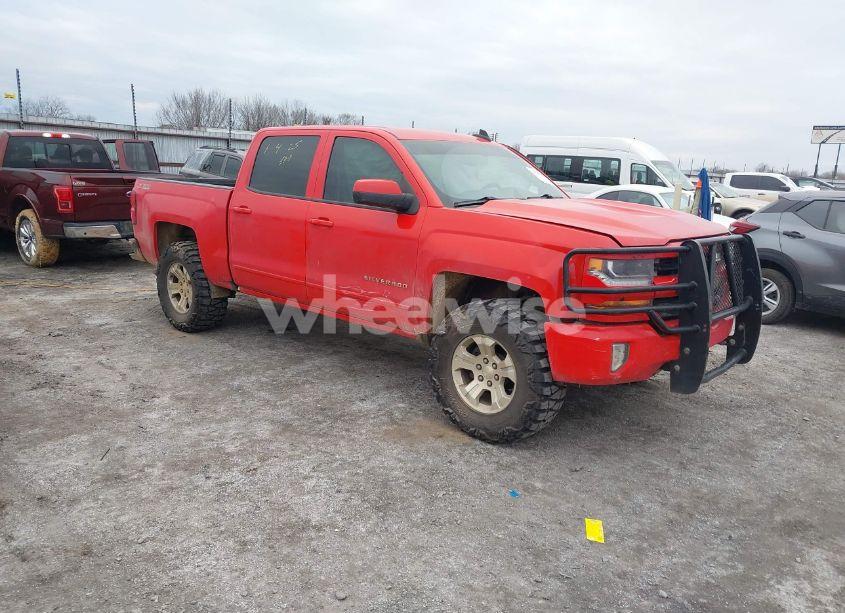 2017 Chevrolet Silverado 1500 2LT (VIN 3GCUKREC6HG250109) main photo