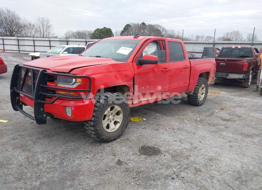 Photo 2 of 2017 Chevrolet Silverado 1500 2LT (VIN 3GCUKREC6HG250109)