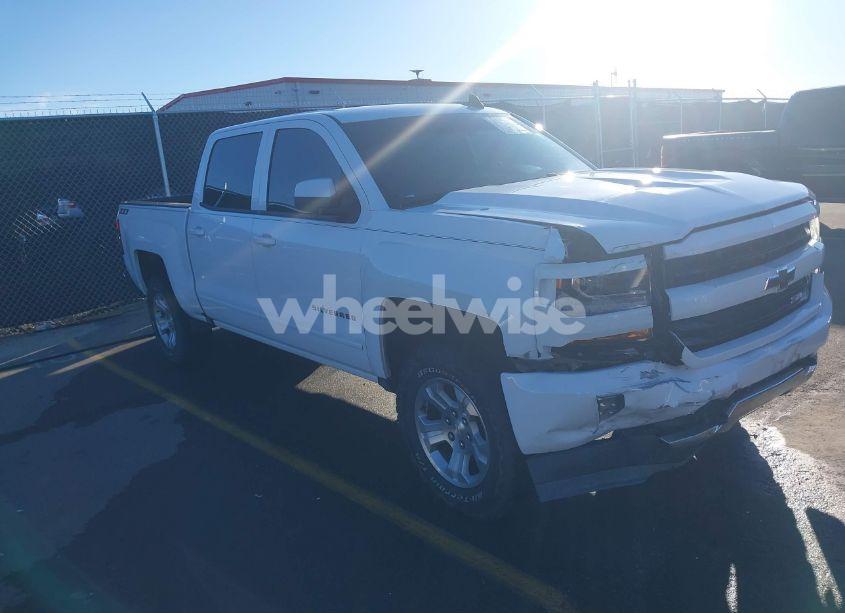2017 Chevrolet Silverado 1500 2LT (VIN 3GCUKREC6HG406441) main photo