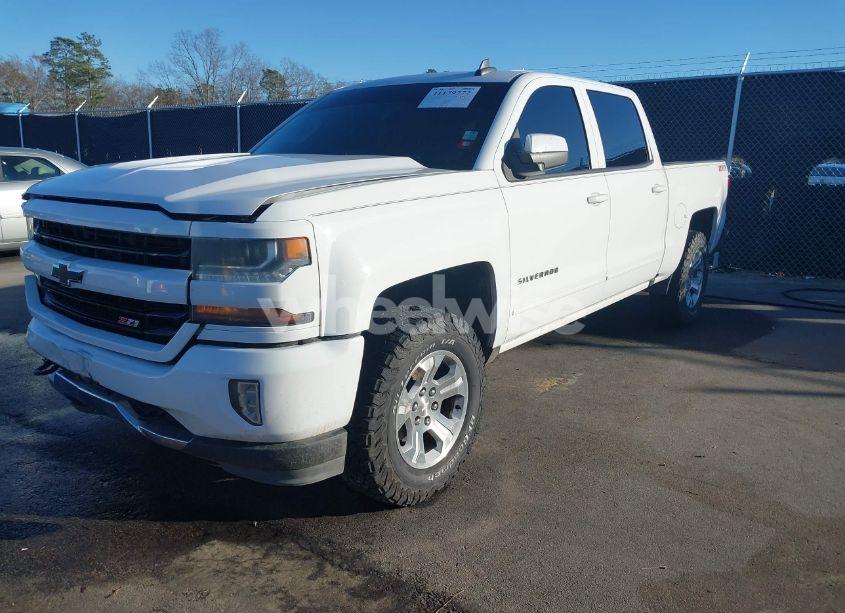 Photo 2 of 2017 Chevrolet Silverado 1500 2LT (VIN 3GCUKREC6HG406441)
