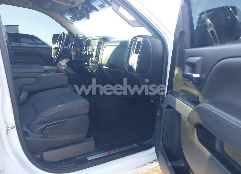 Photo 5 of 2017 Chevrolet Silverado 1500 2LT (VIN 3GCUKREC6HG406441)