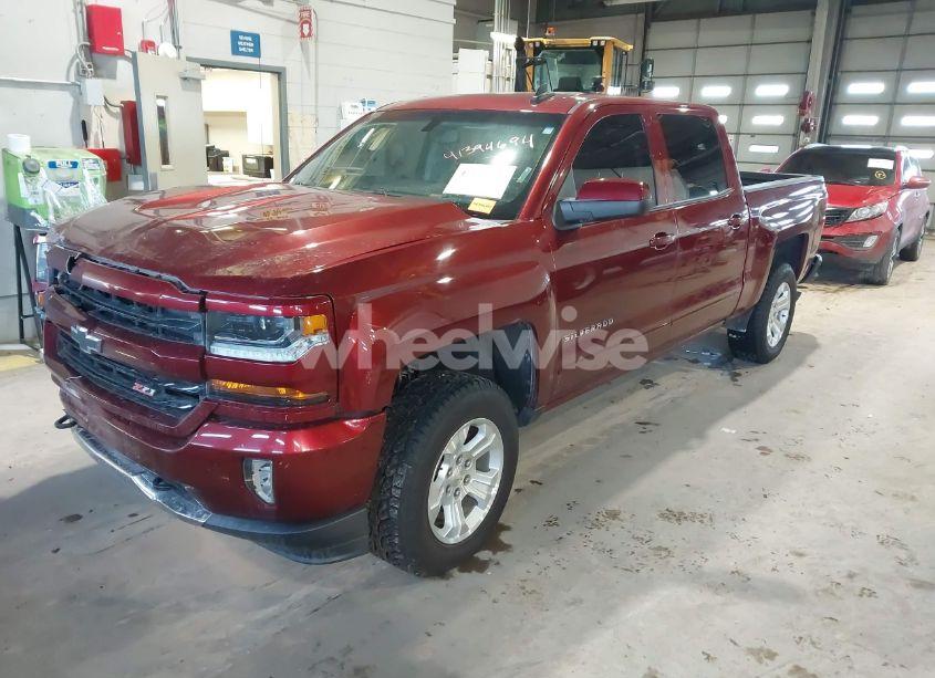 Photo 2 of 2017 Chevrolet Silverado 1500 2LT (VIN 3GCUKREC6HG417861)