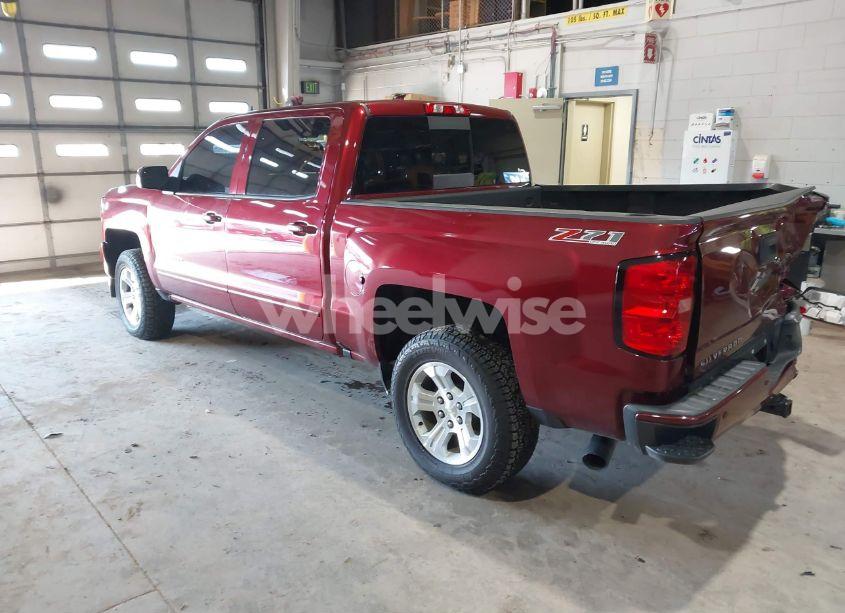 Photo 3 of 2017 Chevrolet Silverado 1500 2LT (VIN 3GCUKREC6HG417861)