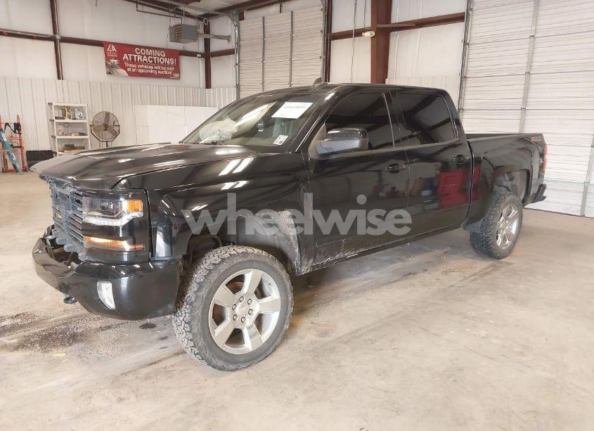 Photo 2 of 2017 Chevrolet Silverado 1500 2LT (VIN 3GCUKREC6HG501307)