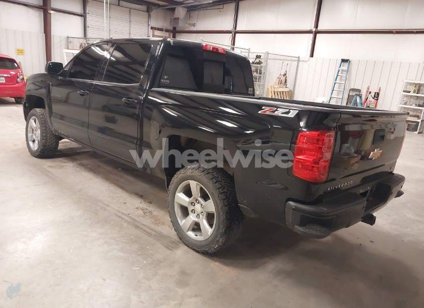 Photo 3 of 2017 Chevrolet Silverado 1500 2LT (VIN 3GCUKREC6HG501307)