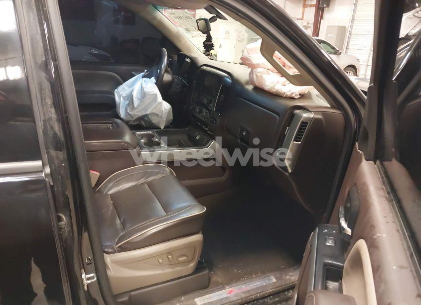 Photo 5 of 2017 Chevrolet Silverado 1500 2LT (VIN 3GCUKREC6HG501307)