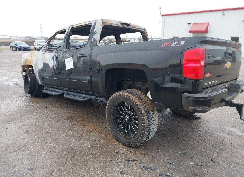 Photo 3 of 2018 Chevrolet Silverado 1500 2LT (VIN 3GCUKREC6JG174851)