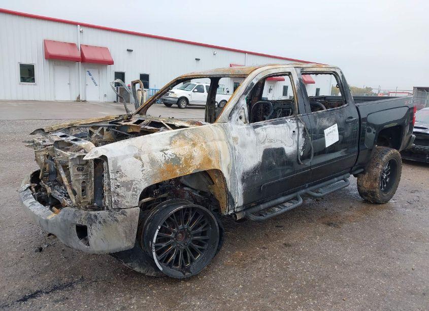 Photo 6 of 2018 Chevrolet Silverado 1500 2LT (VIN 3GCUKREC6JG174851)