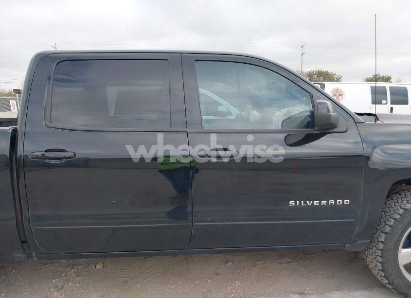 Photo 13 of 2018 Chevrolet Silverado 1500 1LT (VIN 3GCUKREC6JG188779)