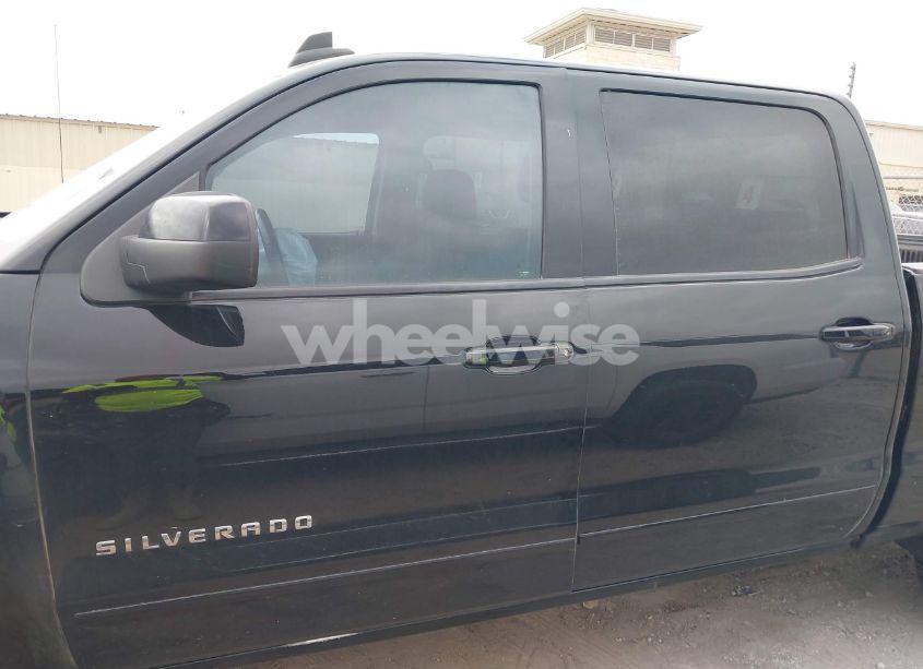 Photo 14 of 2018 Chevrolet Silverado 1500 1LT (VIN 3GCUKREC6JG188779)