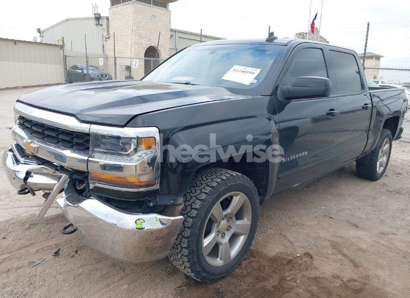 Photo 2 of 2018 Chevrolet Silverado 1500 1LT (VIN 3GCUKREC6JG188779)