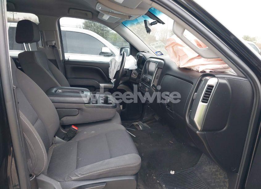 Photo 5 of 2018 Chevrolet Silverado 1500 1LT (VIN 3GCUKREC6JG188779)