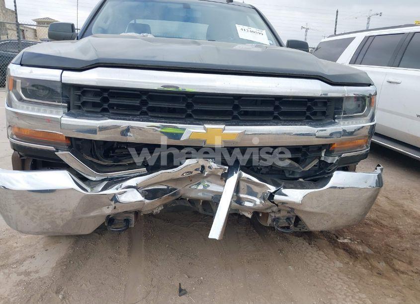 Photo 6 of 2018 Chevrolet Silverado 1500 1LT (VIN 3GCUKREC6JG188779)