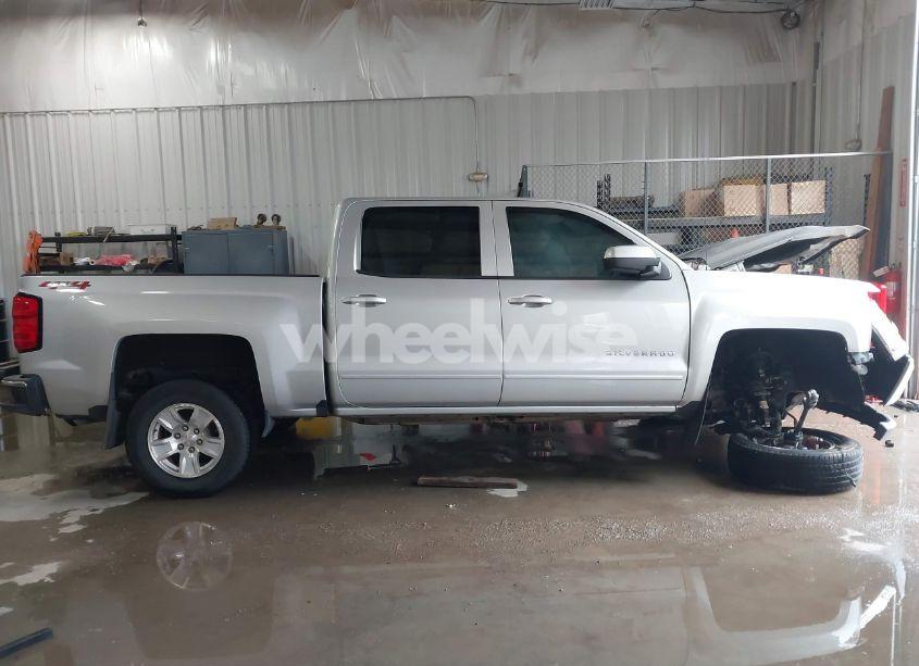 Photo 14 of 2018 Chevrolet Silverado 1500 1LT (VIN 3GCUKREC6JG316129)