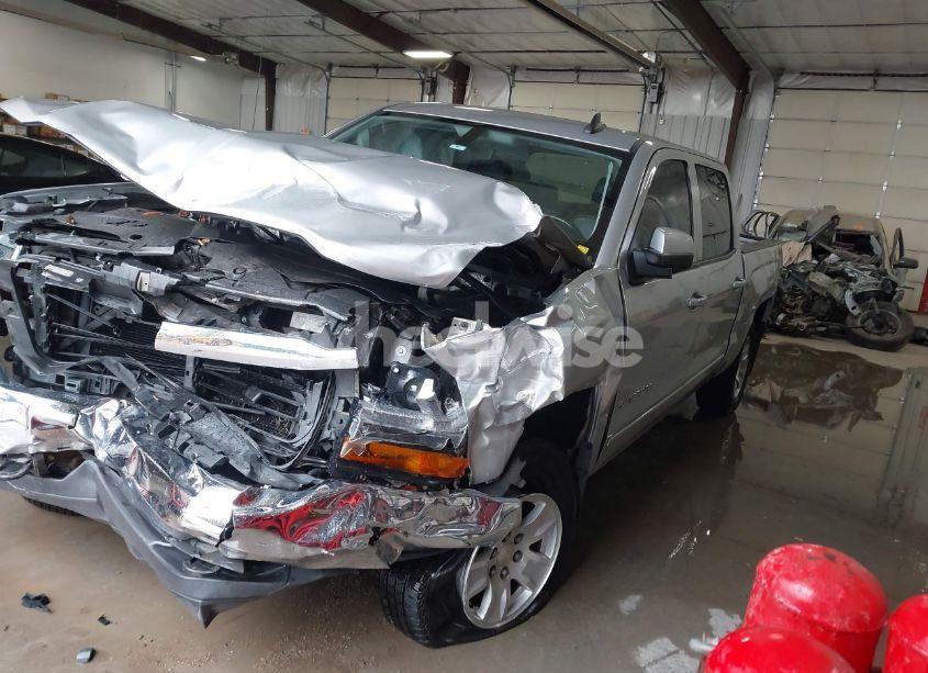 Photo 2 of 2018 Chevrolet Silverado 1500 1LT (VIN 3GCUKREC6JG316129)