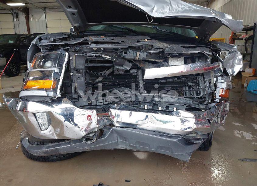 Photo 6 of 2018 Chevrolet Silverado 1500 1LT (VIN 3GCUKREC6JG316129)