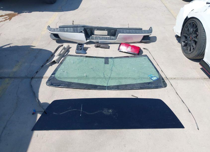 Photo 12 of 2018 Chevrolet Silverado 1500 2LT (VIN 3GCUKREC6JG380073)