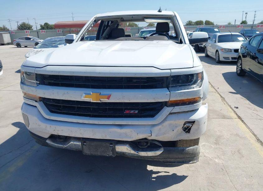 Photo 13 of 2018 Chevrolet Silverado 1500 2LT (VIN 3GCUKREC6JG380073)