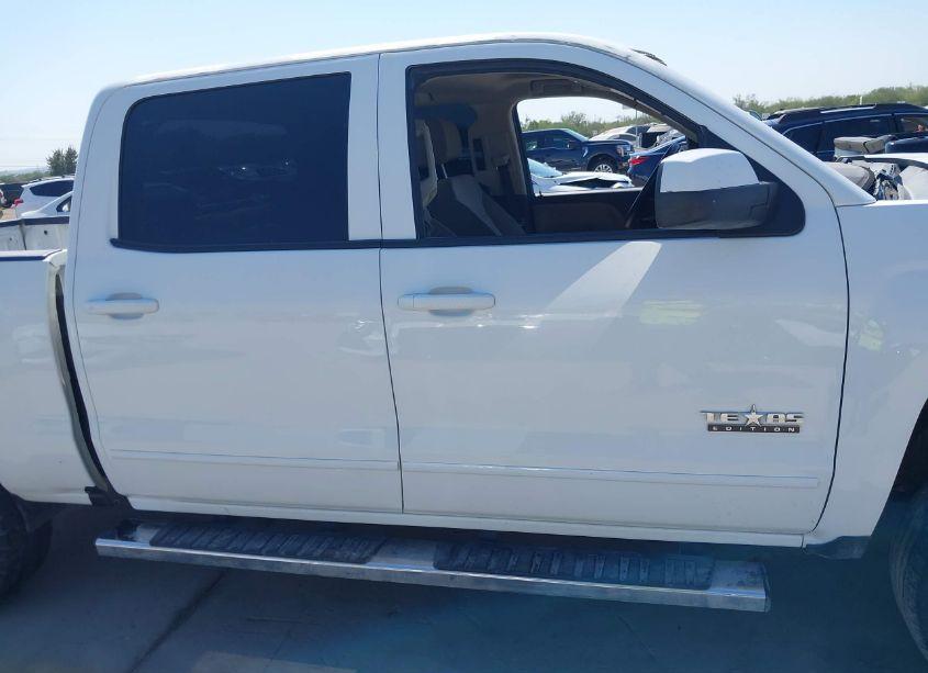 Photo 14 of 2018 Chevrolet Silverado 1500 2LT (VIN 3GCUKREC6JG380073)