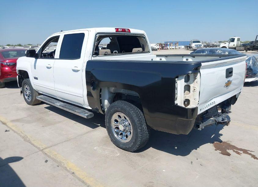 Photo 3 of 2018 Chevrolet Silverado 1500 2LT (VIN 3GCUKREC6JG380073)