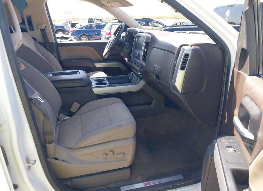 Photo 5 of 2018 Chevrolet Silverado 1500 2LT (VIN 3GCUKREC6JG380073)