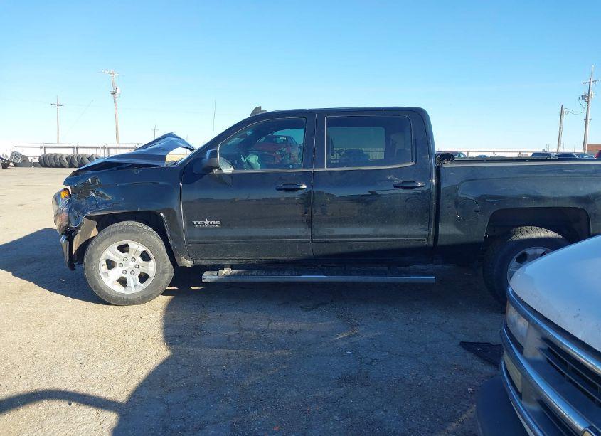 Photo 14 of 2018 Chevrolet Silverado 1500 2LT (VIN 3GCUKREC6JG426498)