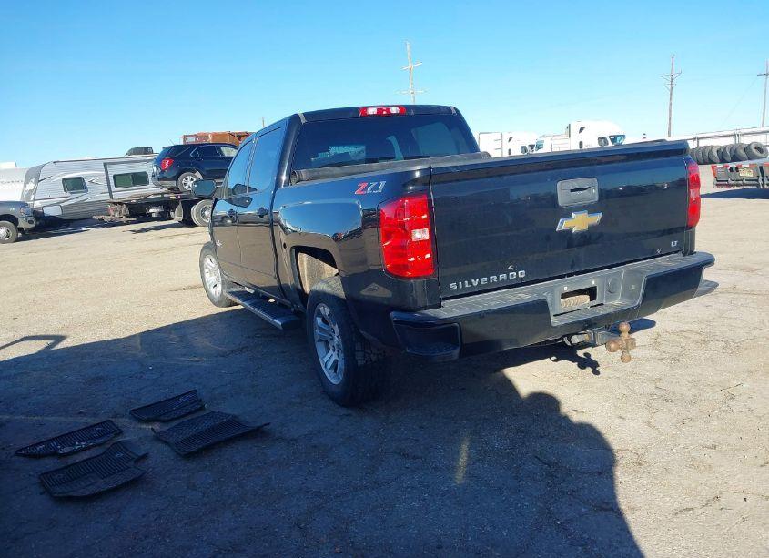 Photo 3 of 2018 Chevrolet Silverado 1500 2LT (VIN 3GCUKREC6JG426498)